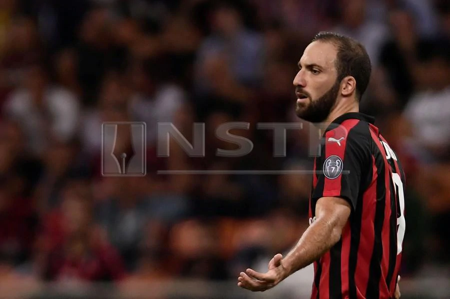 Tiết lộ động trời của Higuain khi Ronaldo đến Juventus