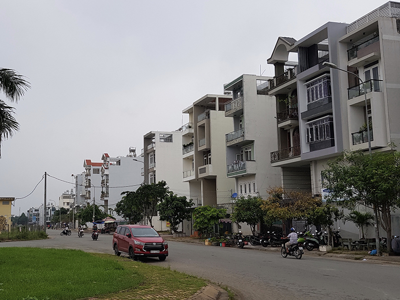 Đất nền làm nóng thị trường bất động sản khu Tây TP.HCM