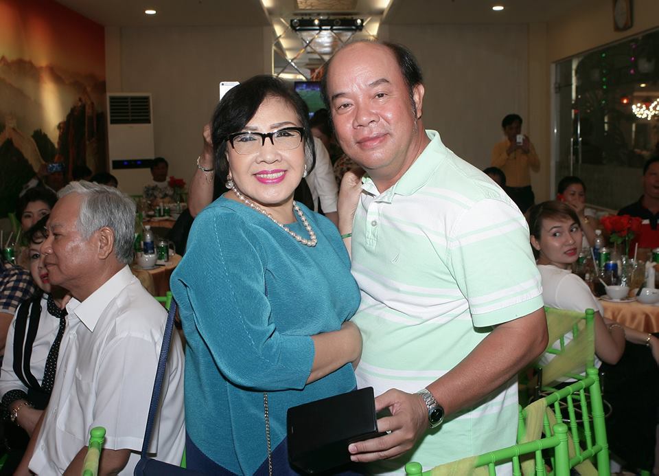 Lệ Thủy làm tiệc quy tụ NS cải lương chúc mừng NS Minh Cảnh