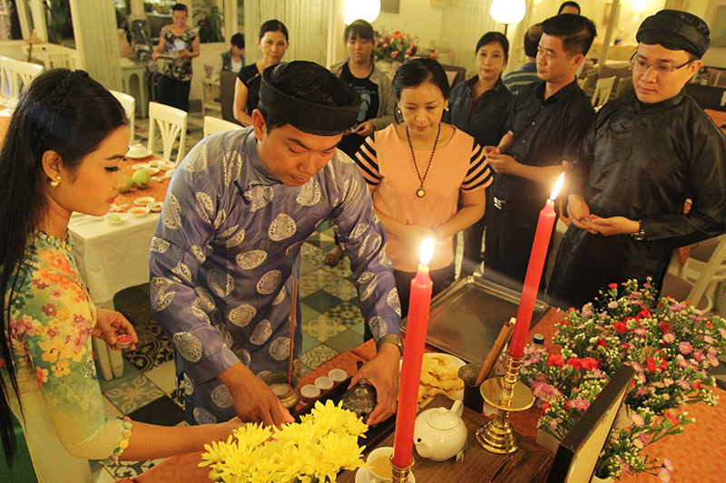 Học trò tề tựu thắp nến tưởng nhớ cố GS.TS Trần Văn Khê