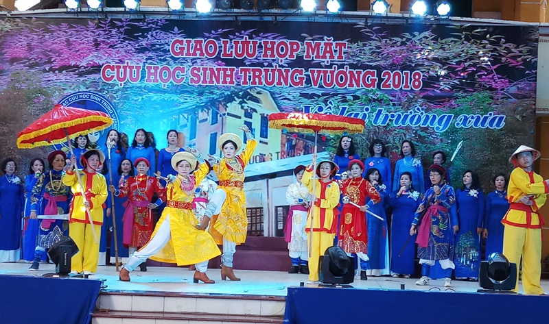 Nữ sinh Trưng Vương vui mừng ngày hội ngộ