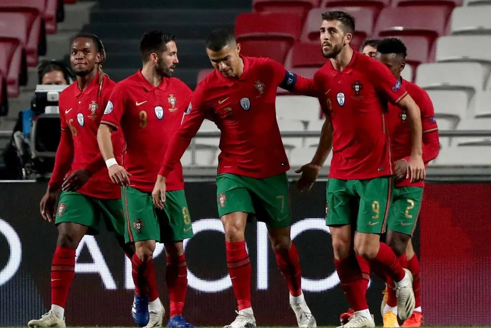 Fernando Santos - HLV Bóng Đá Tài Năng Của Bồ Đào Nha Những Câu Chuyện và Di Sản