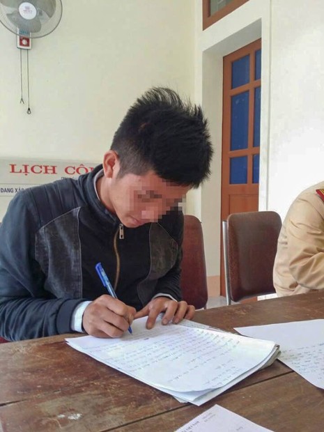 Thanh niên liều mạng bỏ tay lái để xe máy tự chạy đã trình diện - ảnh 2