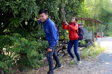 Về An Giang, uống càphê 4.000, ăn cá lóc 20.000 đồng/kg - ảnh 4