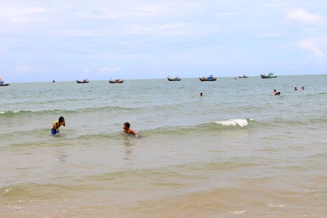 'Chảy nước miếng' với chợ hải sản ở Hồ Tràm - ảnh 14