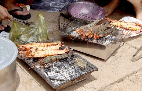 'Chảy nước miếng' với chợ hải sản ở Hồ Tràm - ảnh 7