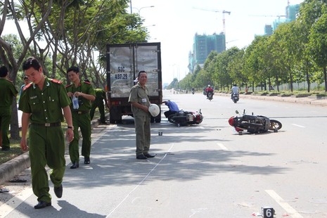 Tai nạn liên hoàn trên đại lộ Mai Chí Thọ làm hai người thương vong - ảnh 3
