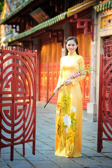 Hoa khôi Phương Thảo dùng bữa với người lạ - ảnh 10