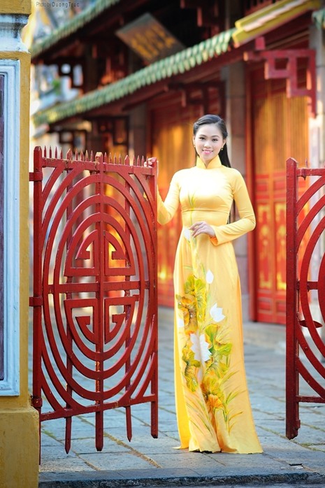 Hoa khôi Phương Thảo dùng bữa với người lạ - ảnh 8