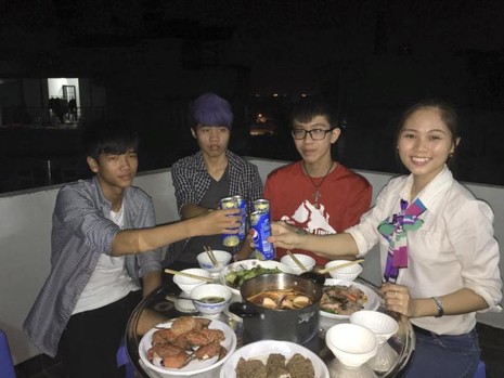 Hoa khôi Phương Thảo dùng bữa với người lạ - ảnh 2