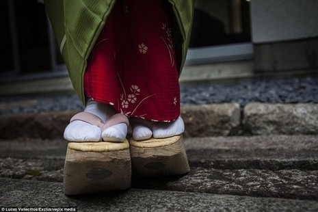 Hé lộ cuộc sống của những Geisha hiện đại qua ảnh