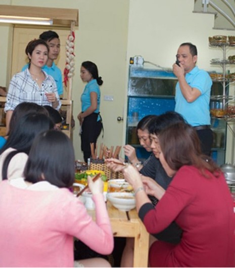 Cuộc sống mưu sinh không phải màu hồng của sao Việt