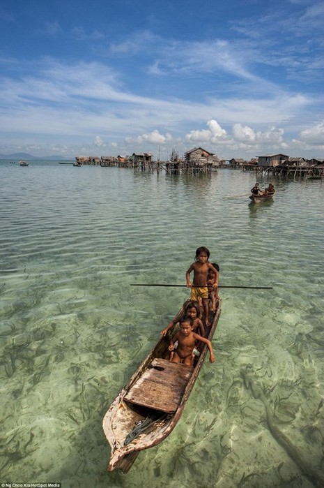 Khám phá cuộc sống như ở xứ sở thần tiên của người Bajau - ảnh 20
