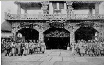 vua-khai-dinh-lam-gi-trong-chuyen-ngu-gia-bac-tuan-2