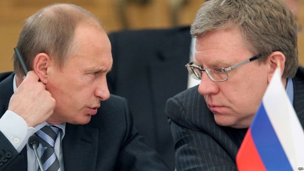 Tổng thống Nga Vladimir Putin (trái) và cựu Bộ trưởng Tài chính Nga Alexei Kudrin. Ảnh: EPA