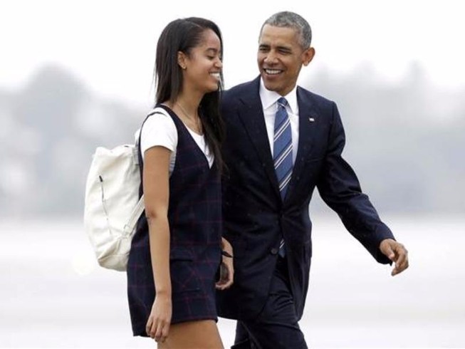 Ông Obama tiễn con gái cưng, khóc trước mặt mật vụ