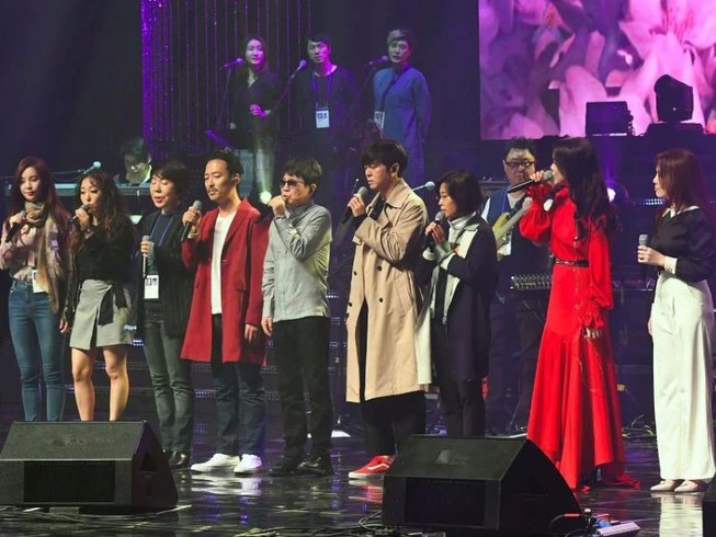 Ông Kim Jong-un phấn khởi nghe nhạc K-pop