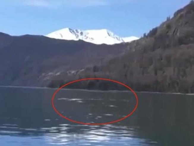 Trung Quốc cũng có thủy quái như ở hồ Loch Ness?