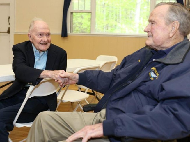 Cựu Tổng thống George H.W. Bush lại nhập viện