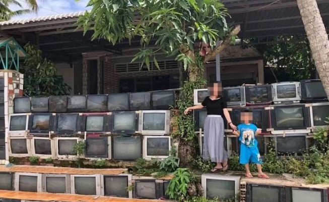 Tường rào làm bằng tivi cũ ở Việt Nam gây sốt mạng xã hội