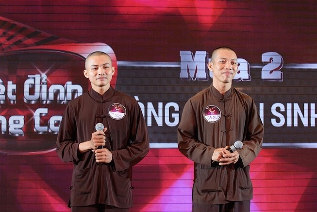 2 sư thầy 'triệu view' đi thi bolero