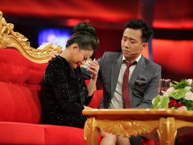 Sau ánh hào quang... là gạch đá của khán giả, nghệ sĩ