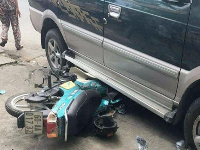 Ô tô gây tai nạn liên hoàn, 3 người bị thương