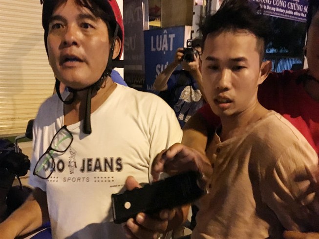 Kẻ cướp xe SH dùng roi điện chống trả 'hiệp sĩ'