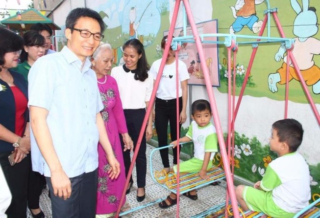 Phó Thủ tướng kiểm tra bếp ăn trường mầm non ở Đồng Nai