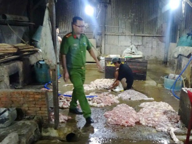 Kinh hãi nội tạng bò ngâm hóa chất trước khi mang bán