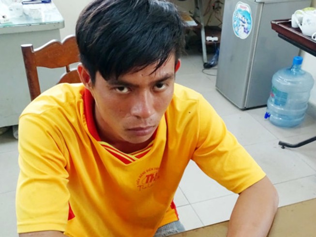 Giết tình địch vì thấy ngủ cùng bạn gái mình
