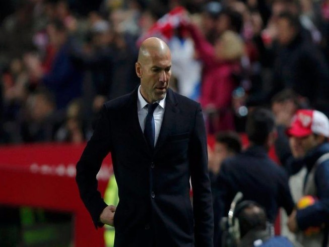 Zidane tìm giải pháp ngăn sụp đổ