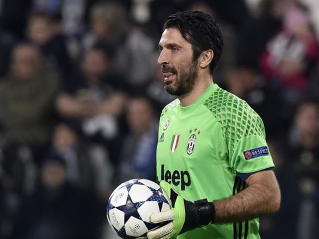 Buffon muốn tránh Leicester ở tứ kết Champions League