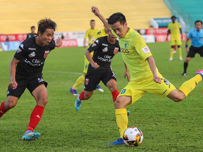 CLB Long An chìm đắm trong... cơn mưa bàn thắng