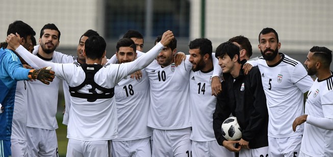 Giày Nike, đội tuyển Iran và cấm vận Mỹ