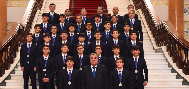 Như U-23 VN, 'biển người' chào đón U-16 Tajikistan ở quê nhà