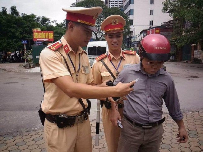 Không chịu kiểm tra nồng độ cồn, phạt tới 18 triệu