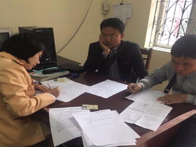 Tước bằng lái 3 tài xế chạy xe ngược chiều trên cao tốc
