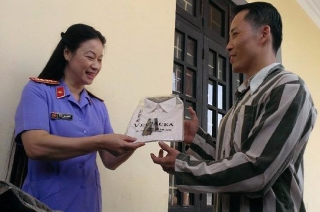 Tội tham nhũng phải chịu 1/2 án tù mới được đặc xá