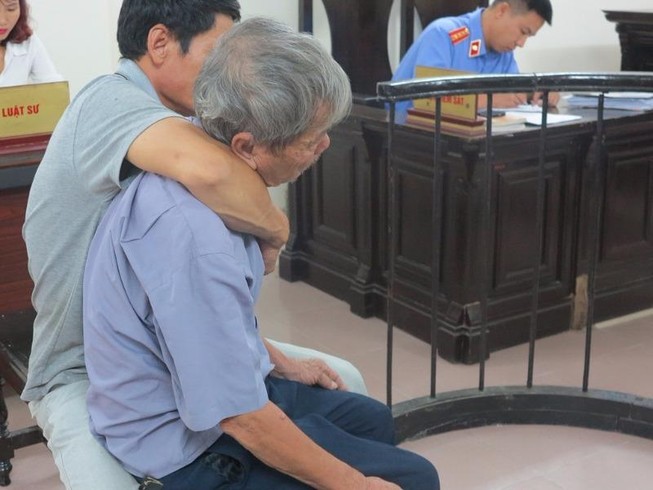 Cụ ông 79 tuổi hiếp dâm bé gái 4 tuổi lãnh án