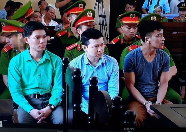Hoãn xử bác sĩ Hoàng Công Lương chỉ sau ít phút bắt đầu