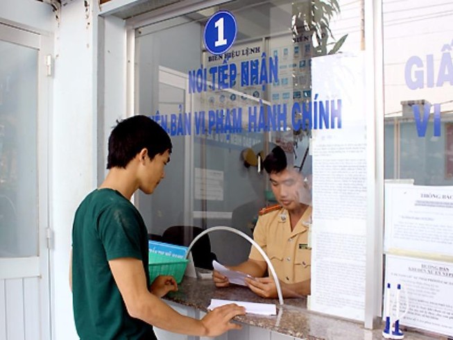 Nộp phạt vi phạm giao thông trễ, có bị phạt?