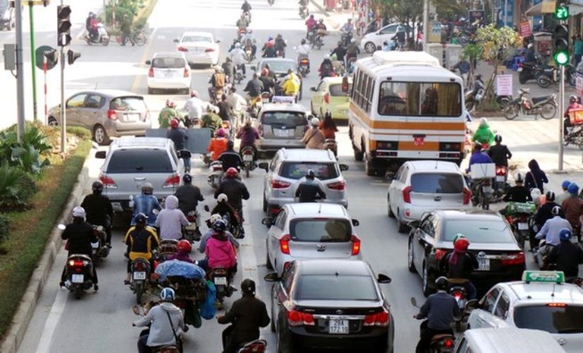 Ô tô chuyển làn không đúng quy định bị phạt thế nào?