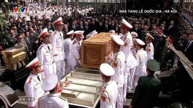 'Kính cẩn nghiêng mình vĩnh biệt bác Đỗ Mười...'