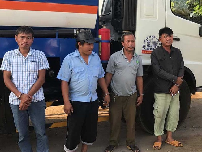 Bắt hơn 30 người trong đường dây rút ruột xăng dầu