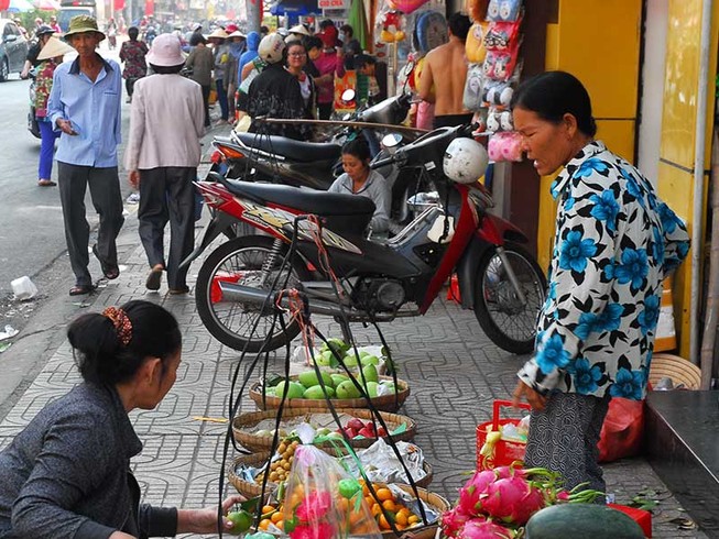 Chủ tịch quận 1: Sẽ có khu phố cho người bán hàng rong