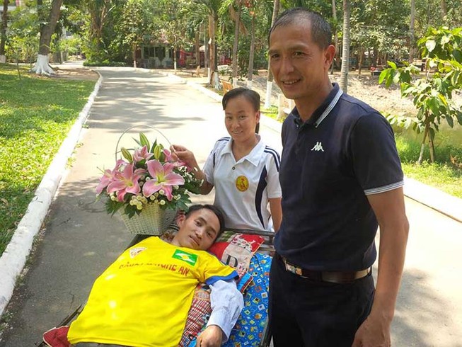 Bóng đá vượt qua những rào cản