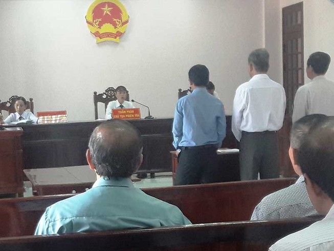 Tòa tuyên hủy cùng lúc... 8 quyết định của UBND