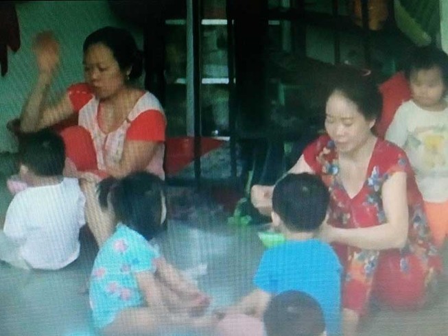Bữa ăn trong nước mắt của 9 đứa trẻ