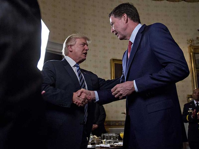 Giám đốc FBI đẩy ông Trump vào thế khó